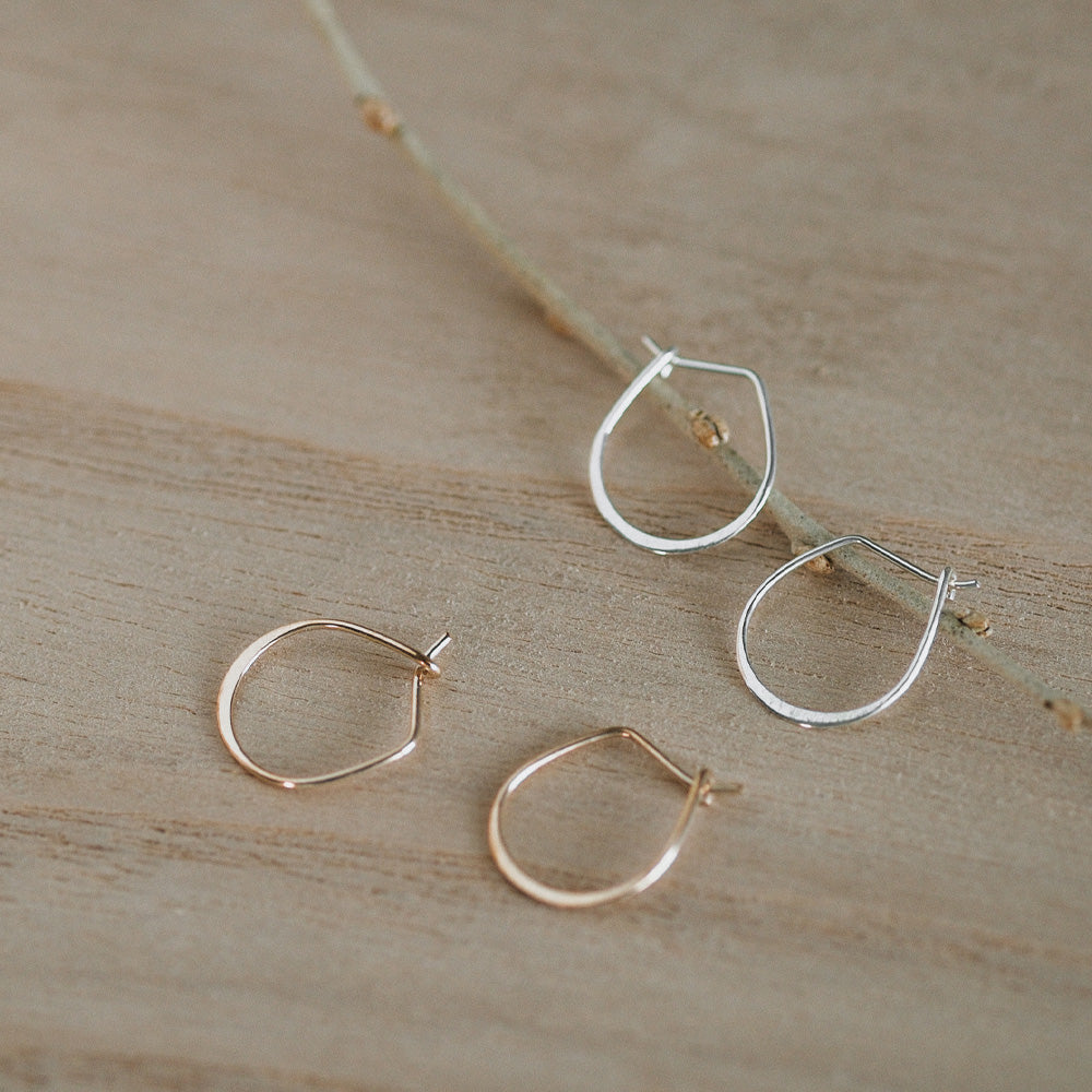 【elaia】ピアス カーブ フープピアス オリジナルボックス/巾着付き