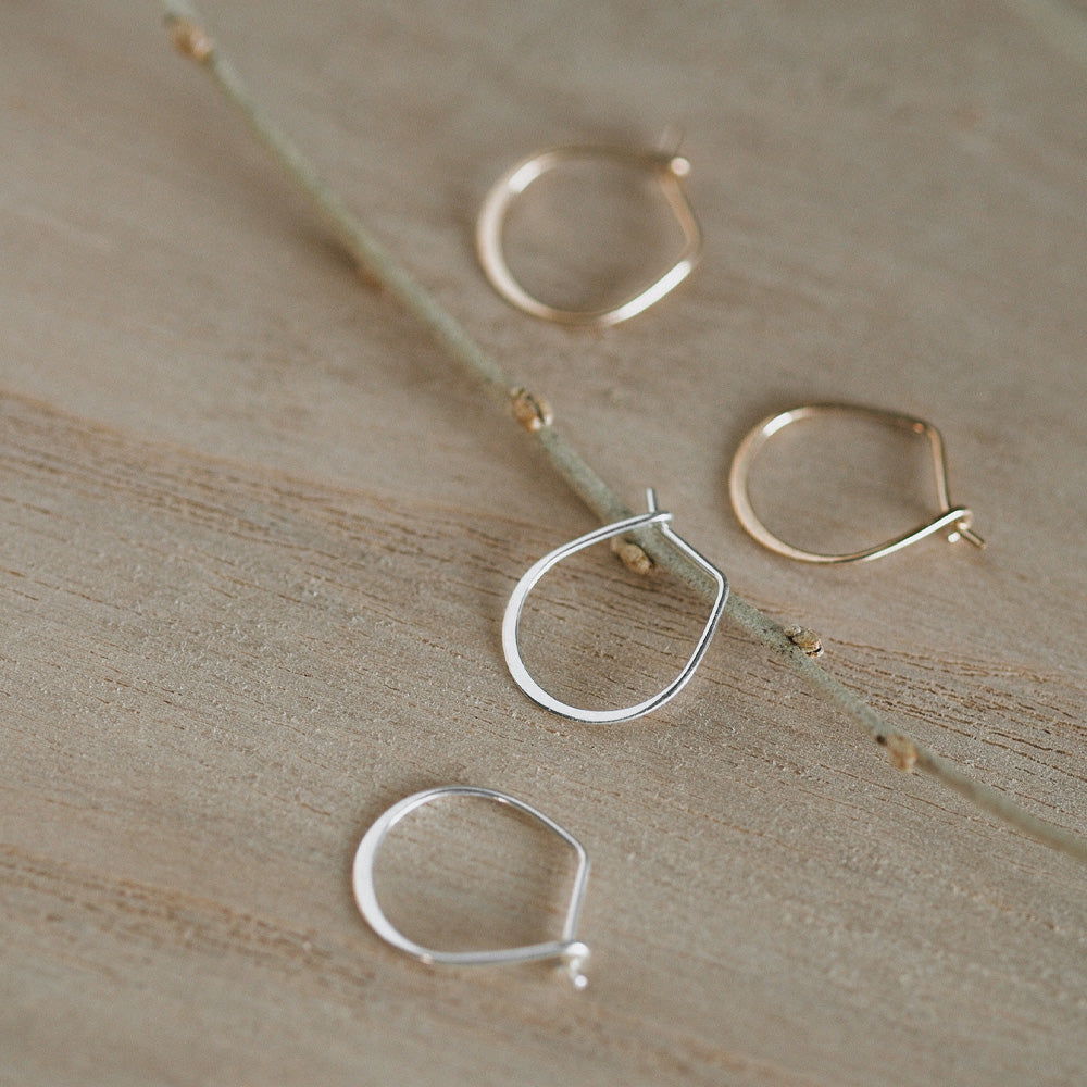 【elaia】ピアス カーブ フープピアス オリジナルボックス/巾着付き