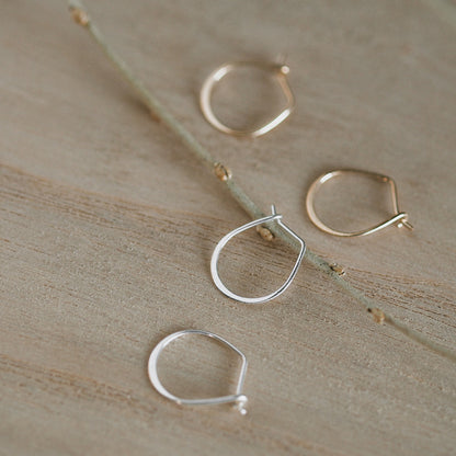 【elaia】ピアス カーブ フープピアス オリジナルボックス/巾着付き