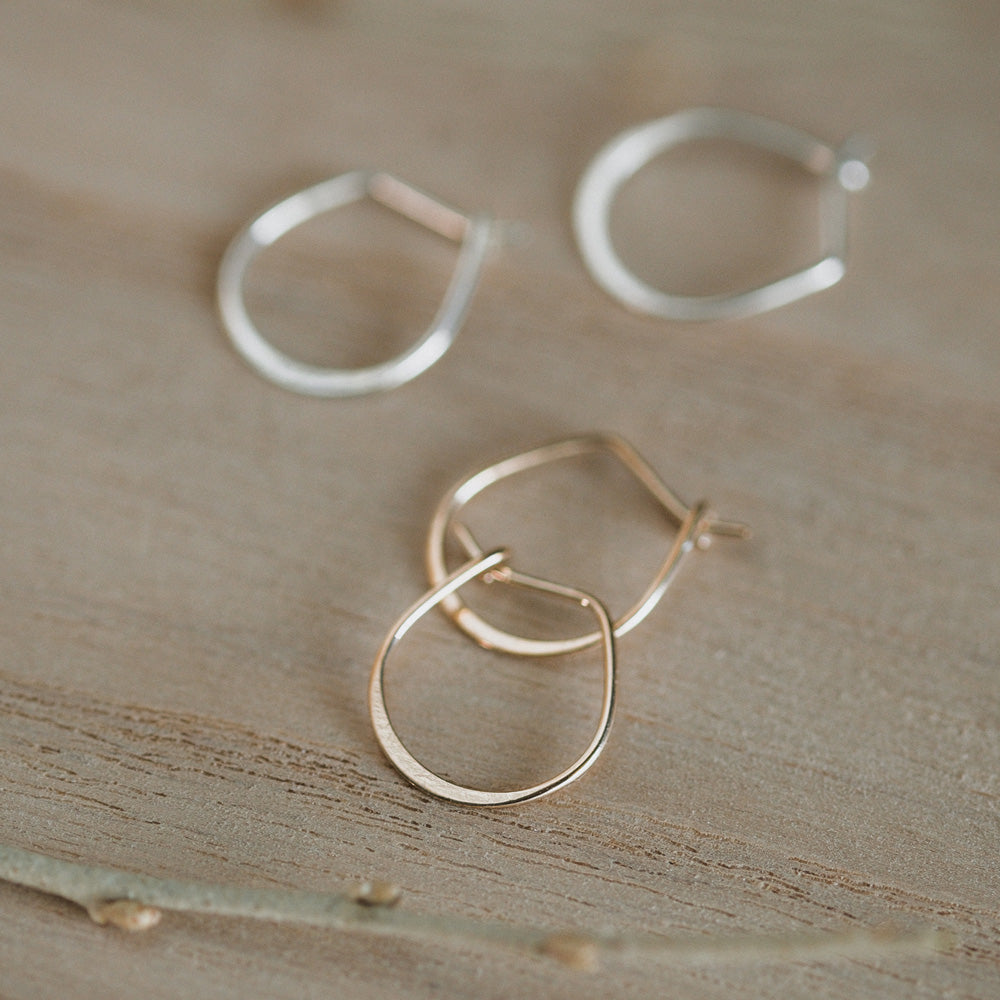 【elaia】ピアス カーブ フープピアス オリジナルボックス/巾着付き