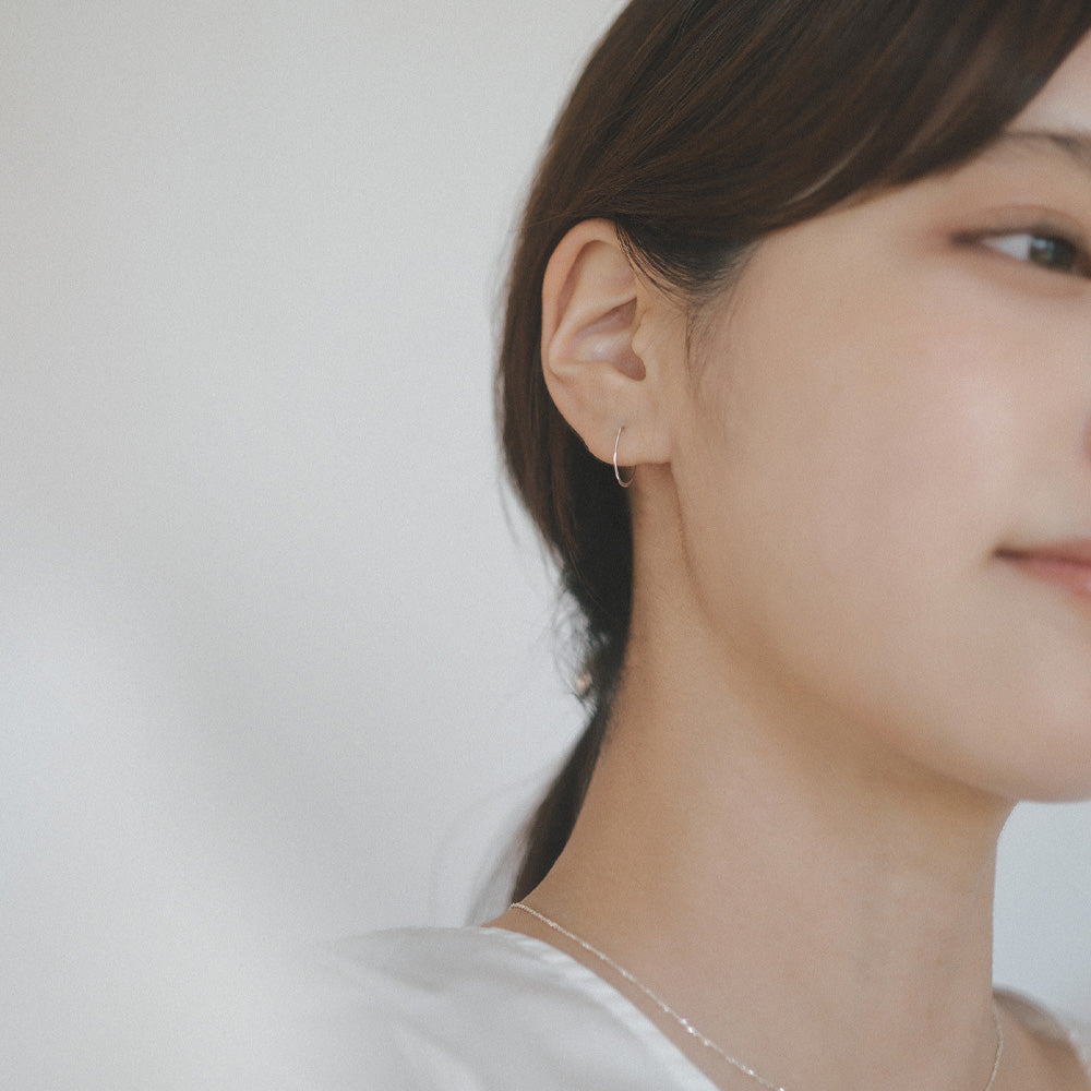 【elaia】ピアス カーブ フープピアス オリジナルボックス/巾着付き