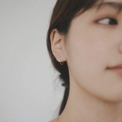 【elaia】ピアス カーブ フープピアス オリジナルボックス/巾着付き