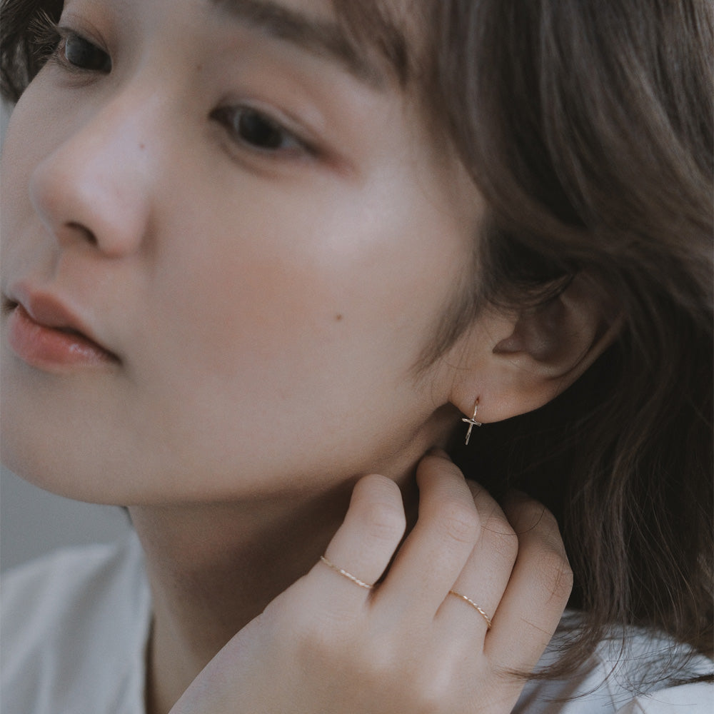 【elaia/エライア】ピアス Silver925/K14ゴールドフィルド クロス フックピアス オリジナルボックス/巾着付き