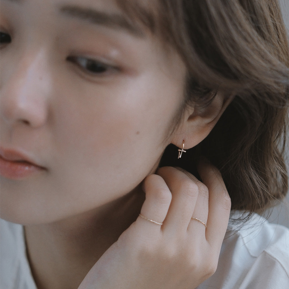 【elaia/エライア】ピアス Silver925/K14ゴールドフィルド クロス フックピアス オリジナルボックス/巾着付き