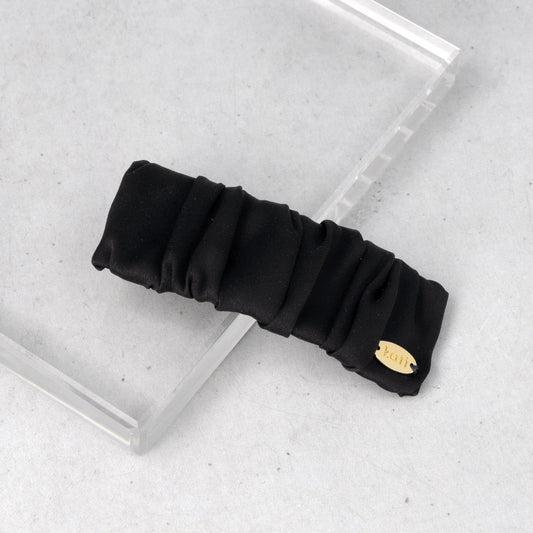 ヘアピン kati シルク ギャザー レクタングル ロゴ入り プレート ブラック スリーピン