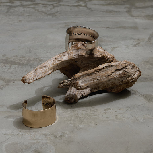 【LIMITED NUMBER】Vintage Like ブレスレット ニッケルフリー メタル ウェーブ ワイド プレート インナー ドロー ハーフバングル