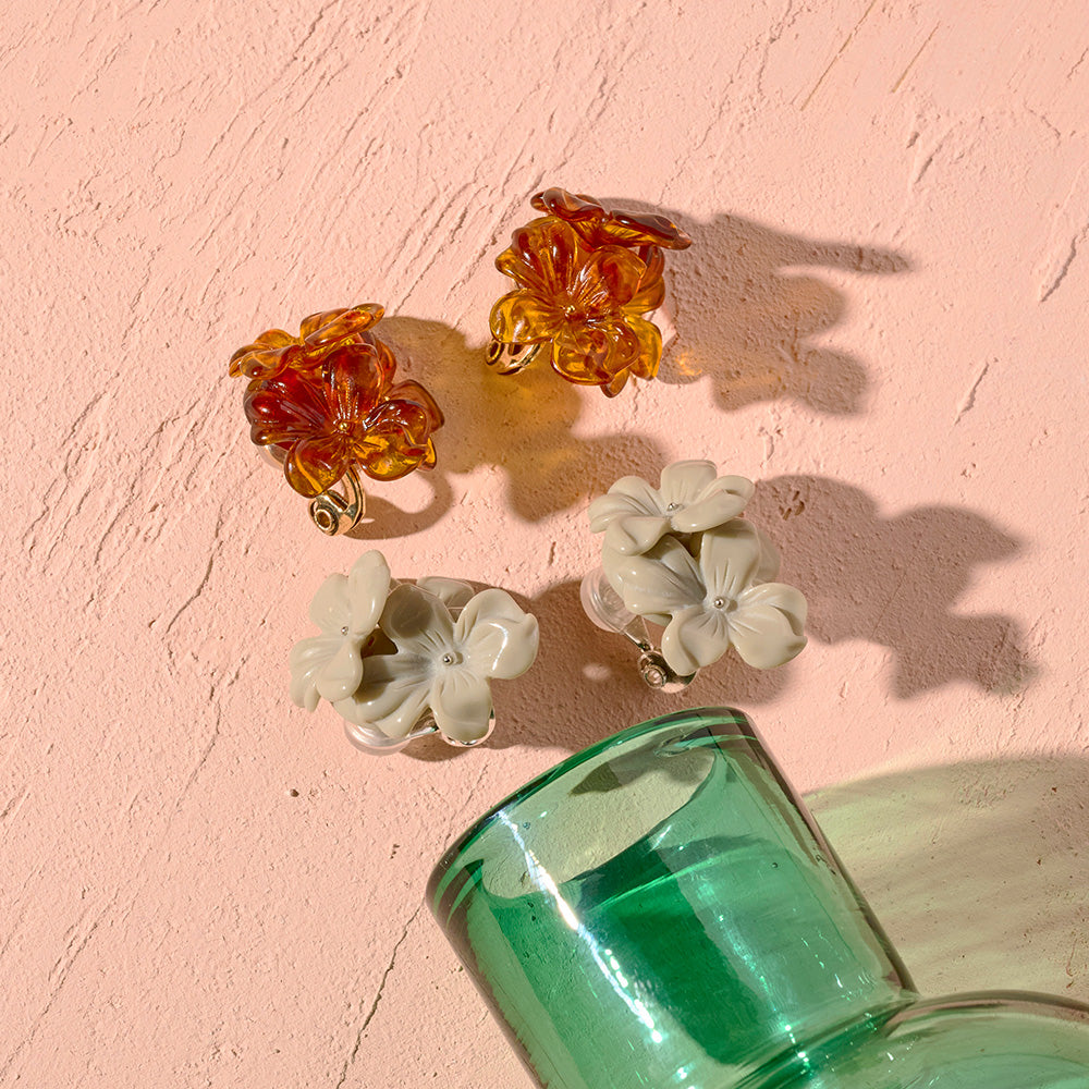 【LIMITED NUMBER/リミテッドナンバー】MELLOW トリプル フラワー マーブル カラー クリップイヤリング シリコンカバー付き