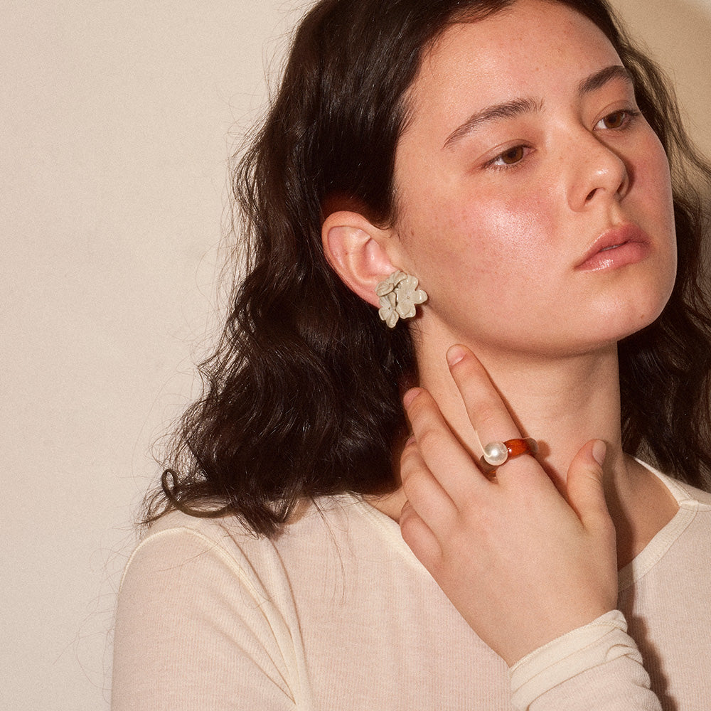 【LIMITED NUMBER/リミテッドナンバー】MELLOW トリプル フラワー マーブル カラー クリップイヤリング シリコンカバー付き