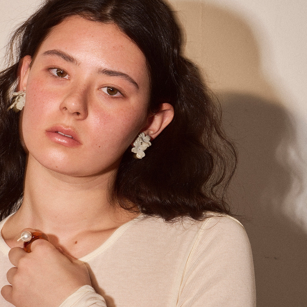 【LIMITED NUMBER/リミテッドナンバー】MELLOW トリプル フラワー マーブル カラー クリップイヤリング シリコンカバー付き