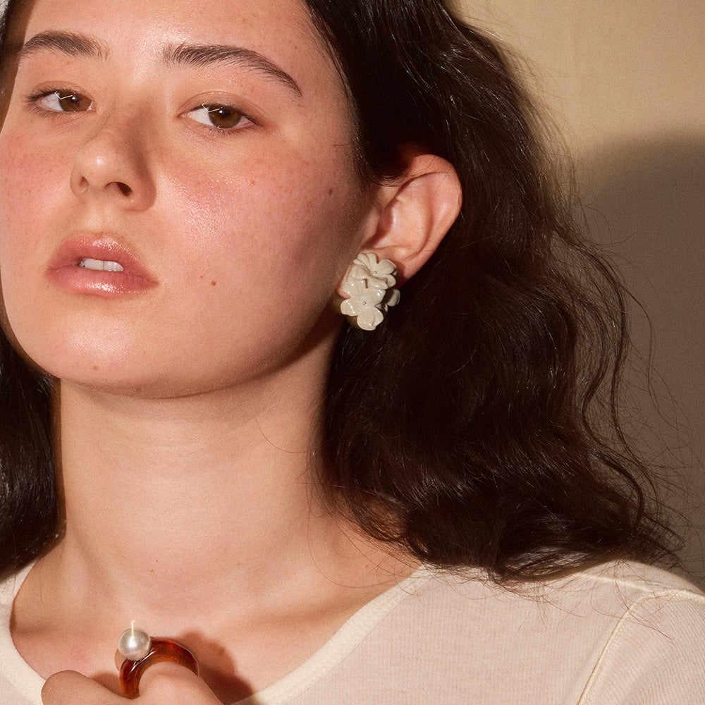 【LIMITED NUMBER/リミテッドナンバー】MELLOW トリプル フラワー マーブル カラー クリップイヤリング シリコンカバー付き