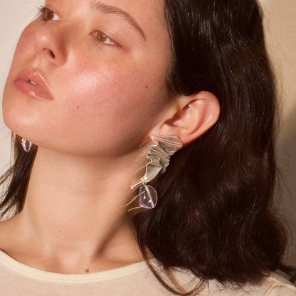 【LIMITED NUMBER/リミテッドナンバー】MELLOW クラッシュ プレート マーブル クリア ストーンビーズ クリップイヤリング シリコンカバー付き