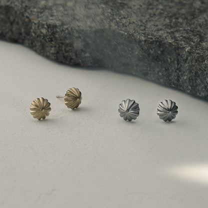 【LIMITED NUMBER】STAINLESS collection ピアス メタル ミニ フラワー コンチョ 鋲 スタッドピアス