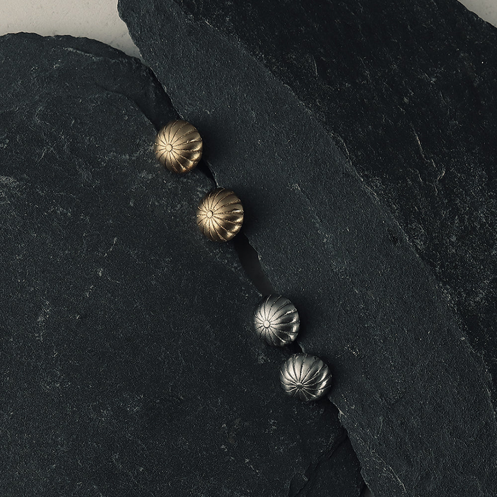 【LIMITED NUMBER】STAINLESS collection ピアス メタル ミニ フラワー コンチョ 菊 スタッドピアス
