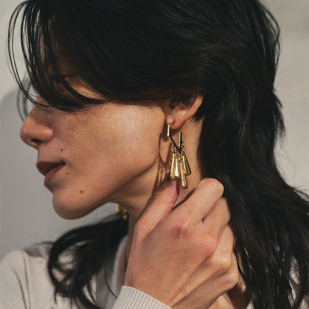 【LIMITED NUMBER】Vintage Like ピアス ニッケルフリー メタル ライン ドロップ フリンジ チタンポスト スタッドピアス