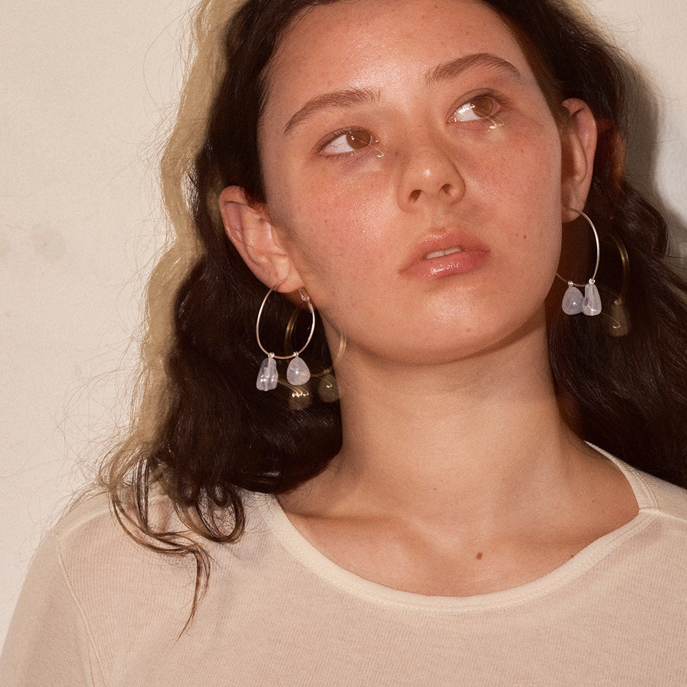 【LIMITED NUMBER/リミテッドナンバー】MELLOW ダブル クリア マーブル カラー ストーンビーズ カーブ ドロップ チタンポスト フープピアス