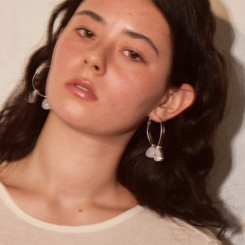 【LIMITED NUMBER/リミテッドナンバー】MELLOW ダブル クリア マーブル カラー ストーンビーズ カーブ ドロップ チタンポスト フープピアス