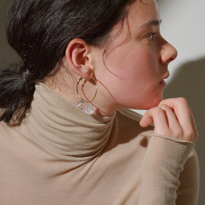 【LIMITED NUMBER/リミテッドナンバー】MELLOW ダブル クリア マーブル カラー ストーンビーズ カーブ ドロップ チタンポスト フープピアス