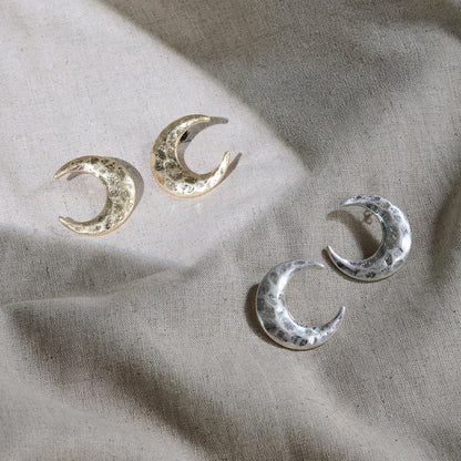【LIMITED NUMBER/リミテッドナンバー】  MOON ピアス ニッケルフリー メタル 三日月 ハンマーワーク チタンポスト スタッドピアス